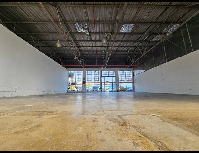 300M² SHOWROOM TO LET IN KRAMERVILLE